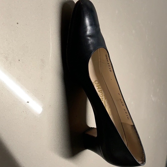 Women’s Ferragamo block heels - Picture 4 of 7